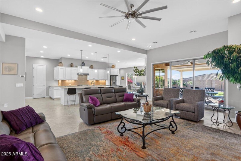 18-18107 W Acacia Dr_RedHogMedia