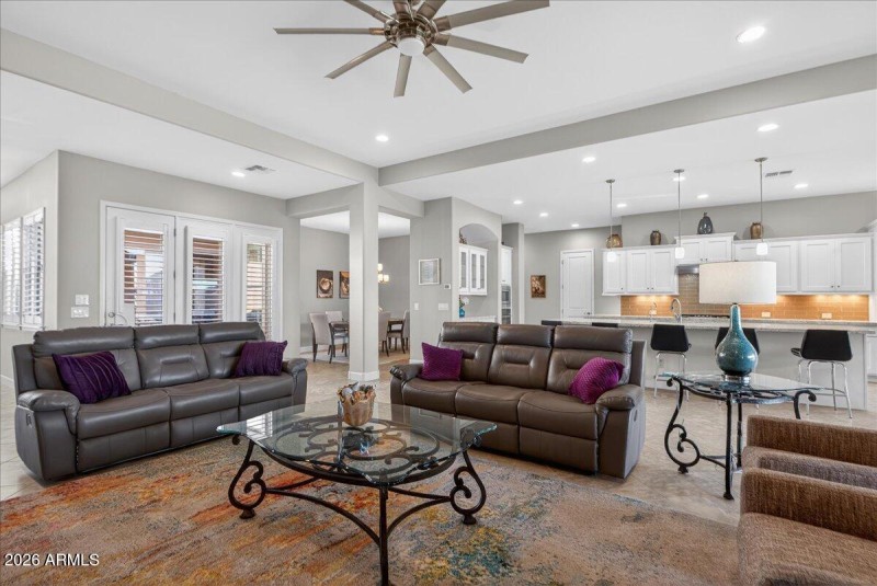 19-18107 W Acacia Dr_RedHogMedia