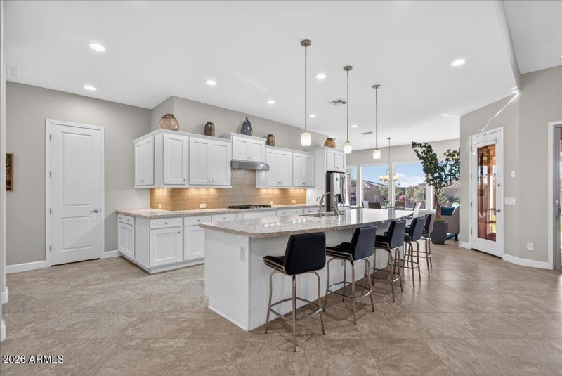 21-18107 W Acacia Dr_RedHogMedia