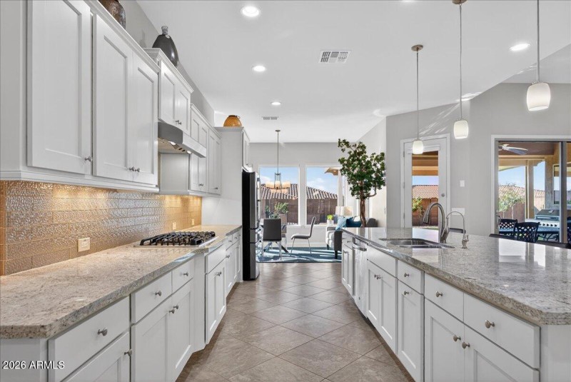 23-18107 W Acacia Dr_RedHogMedia