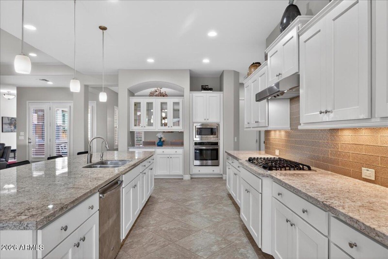 24-18107 W Acacia Dr_RedHogMedia