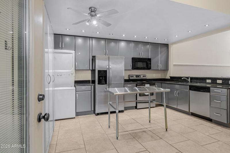 1231 E Bluebell Ln-5