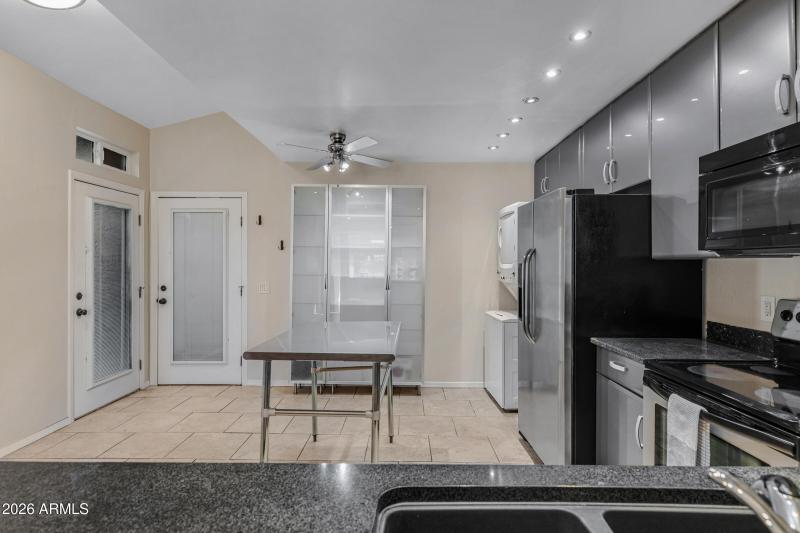 1231 E Bluebell Ln-7