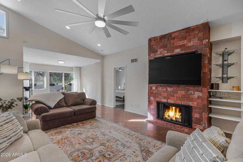 1231 E Bluebell Ln-14