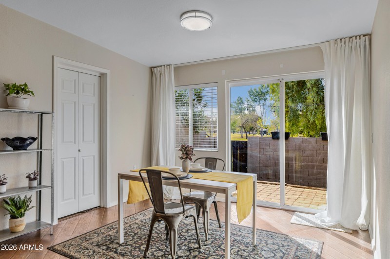 1231 E Bluebell Ln-15