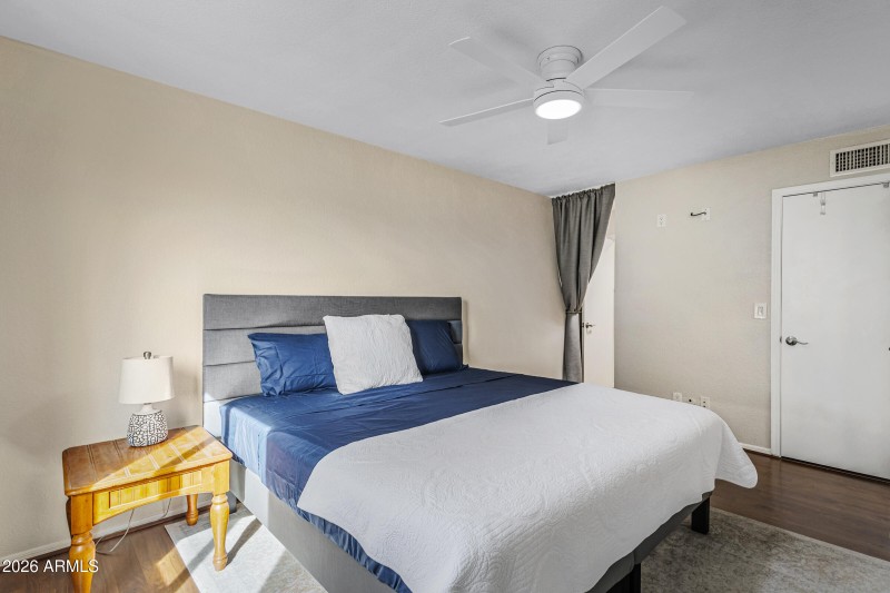 1231 E Bluebell Ln-19