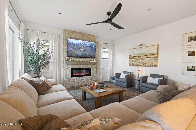 20_20076_W_Campbell_Ave20_mls