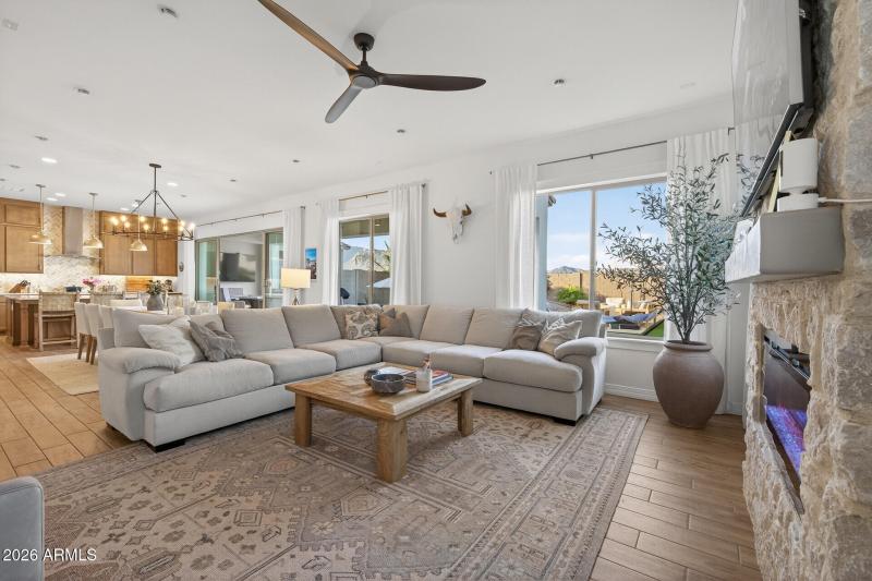 21_20076_W_Campbell_Ave21_mls