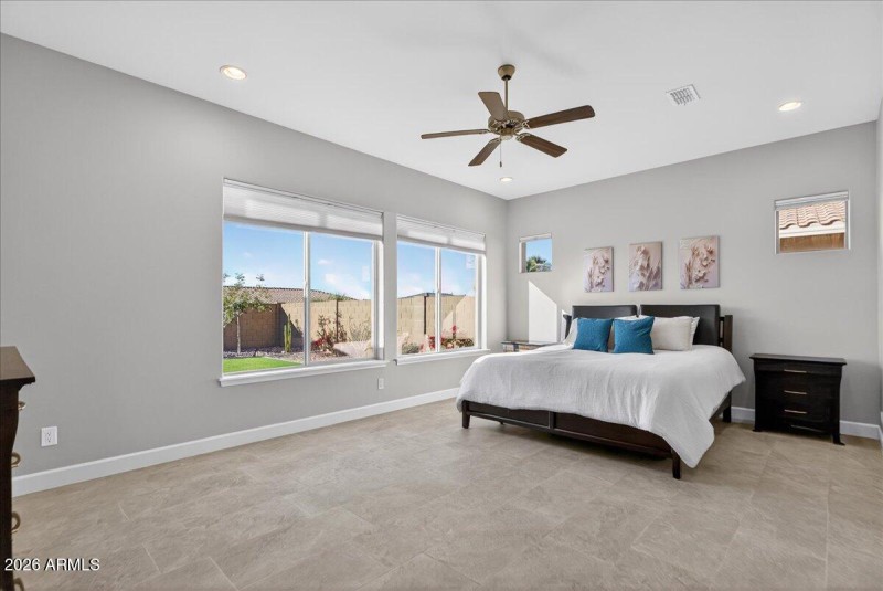 32-18107 W Acacia Dr_RedHogMedia