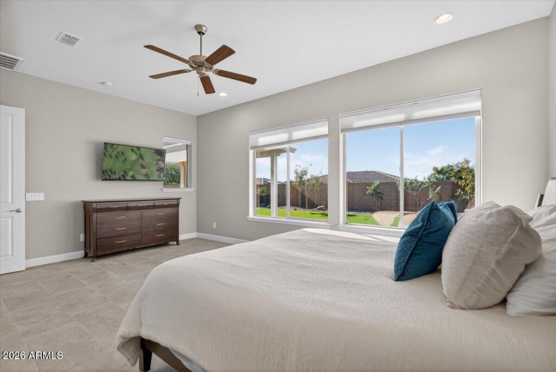 34-18107 W Acacia Dr_RedHogMedia