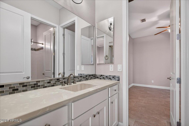 42-18107 W Acacia Dr_RedHogMedia