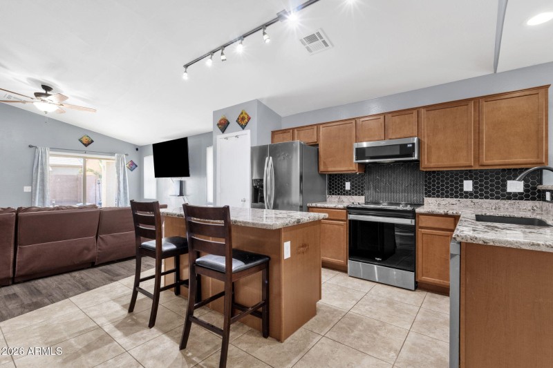 9-web-or-mls-4629-w-carson-rd