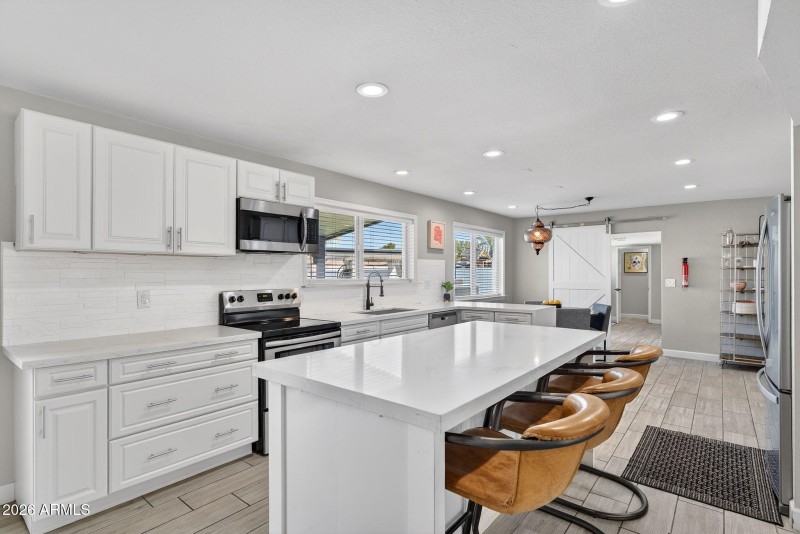 15-web-or-mls-11E Cactus Rd (2)