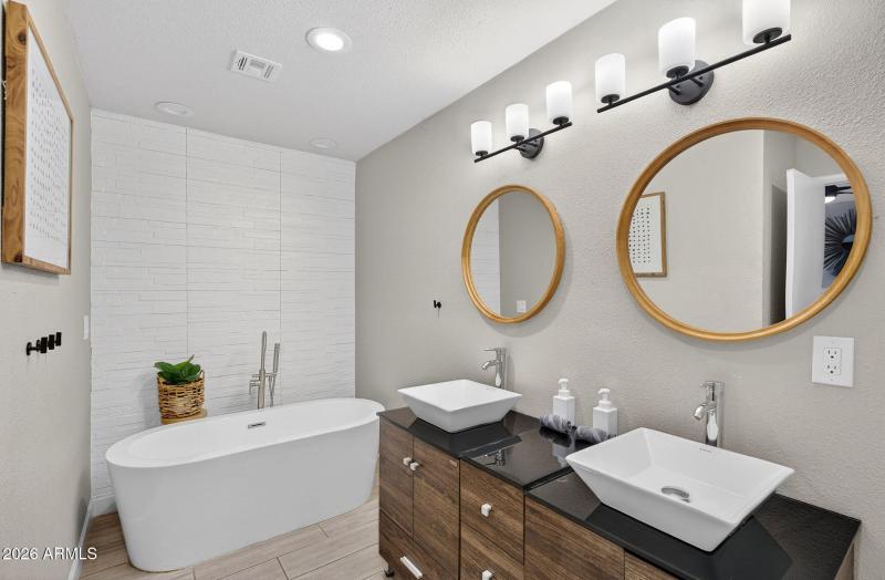 23-web-or-mls-09E Cactus Rd