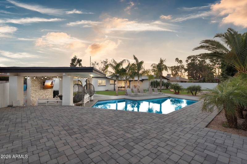 35-web-or-mls-5410 E Cactus Rd-10