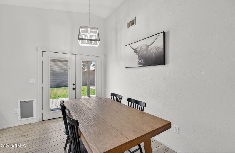 18-web-or-mls-23W Vaughn Ave