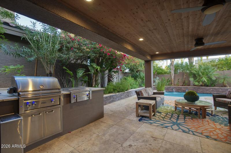 Covered Patio with Outdoor Kitchen