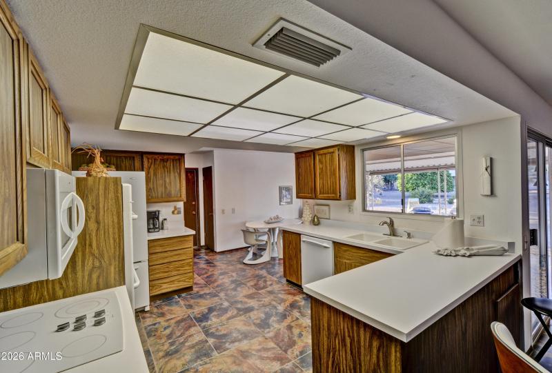 Kitchen & Breakfast Nook