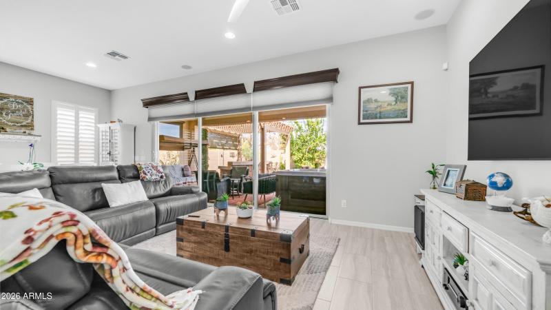 3756 E Wisteria Dr (19)