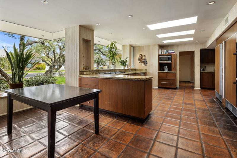 light & bright kitchen