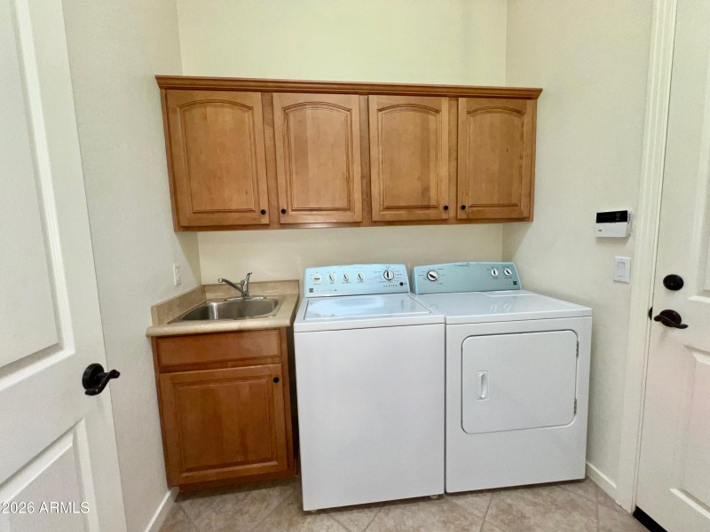 Utility sink for soaking or cleanup