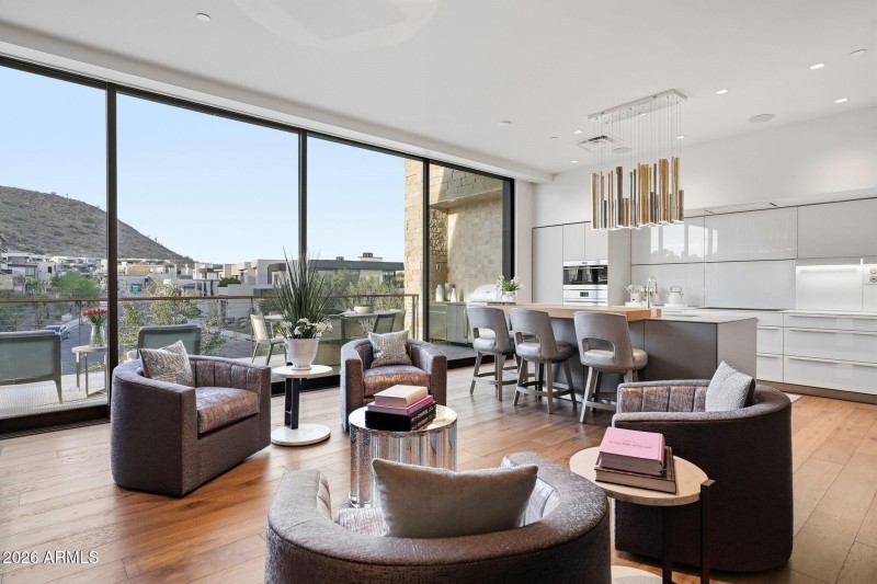 014_Great Room to Kitchen