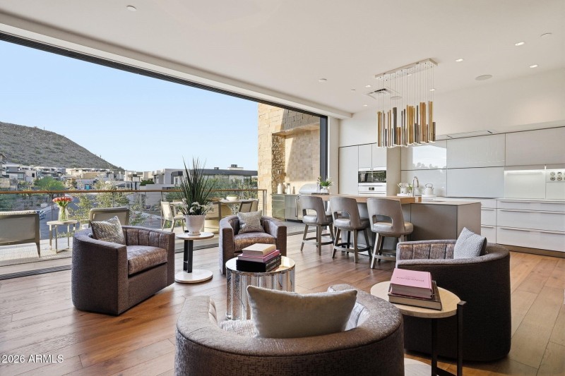 015_Great Room to Kitchen