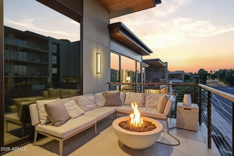 040_Twilight Covered Balcony