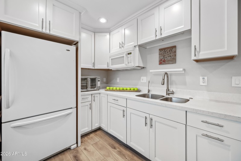 REFRIGERATOR CONVEYS