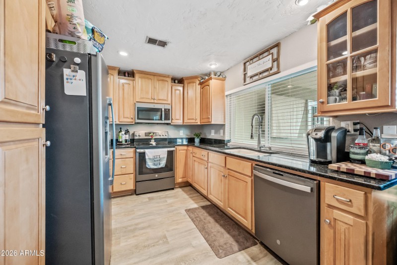 OPEN KITCHEN LARGE WINDOW TO BACKYARD
