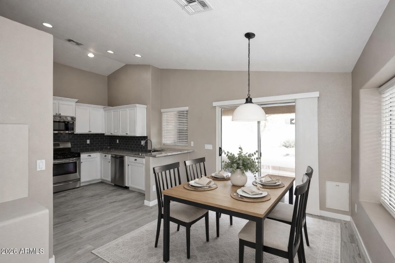 Virtual Staged Eat-in kitchen