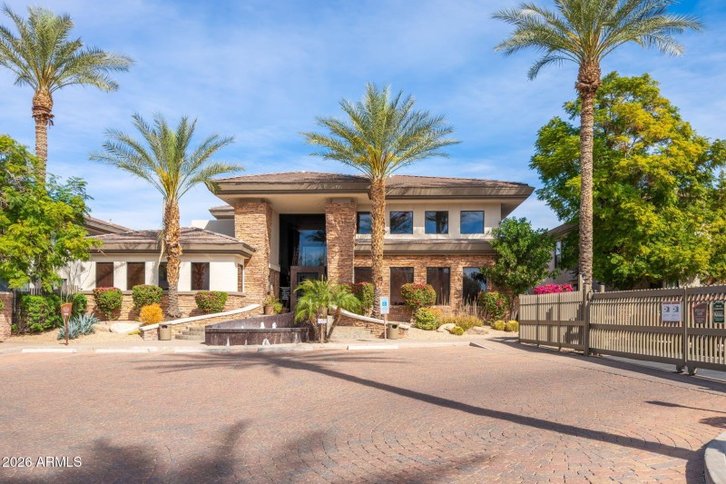 Larronata Condominiums - 05