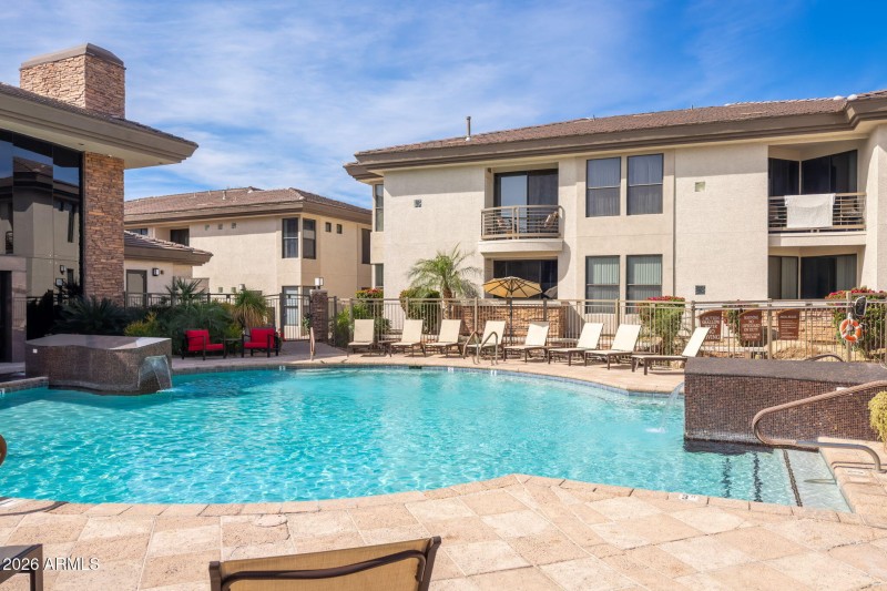 Larronata Condominiums - 07