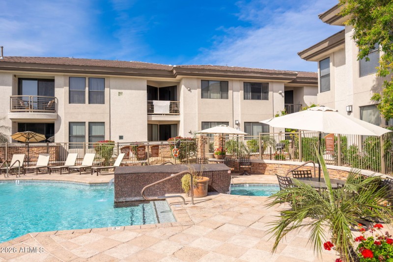 Larronata Condominiums - 08