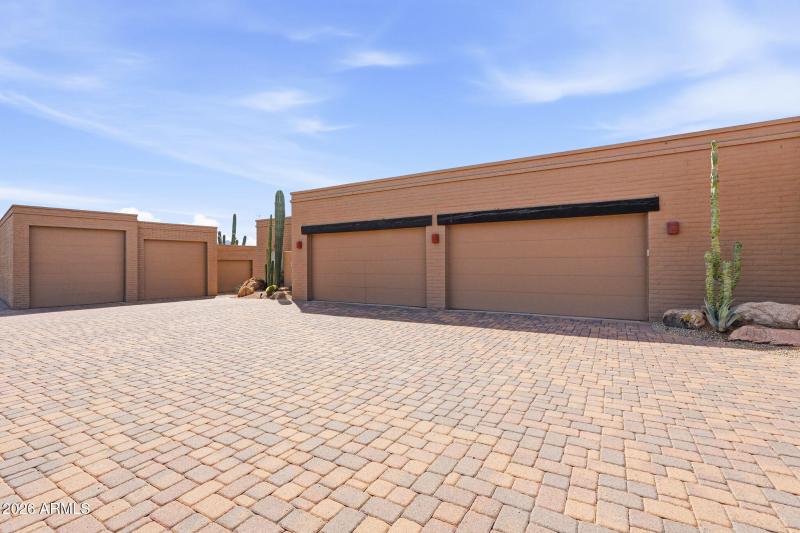 6601 E Willow Springs Ln N