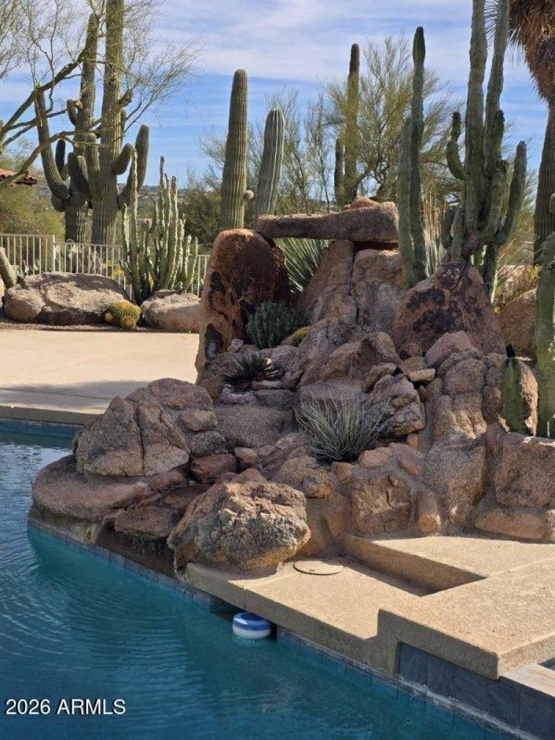 6601 E Willow Springs Ln N