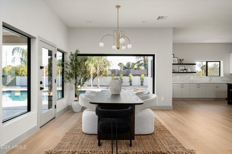 11-7121ELarkspurDr-11