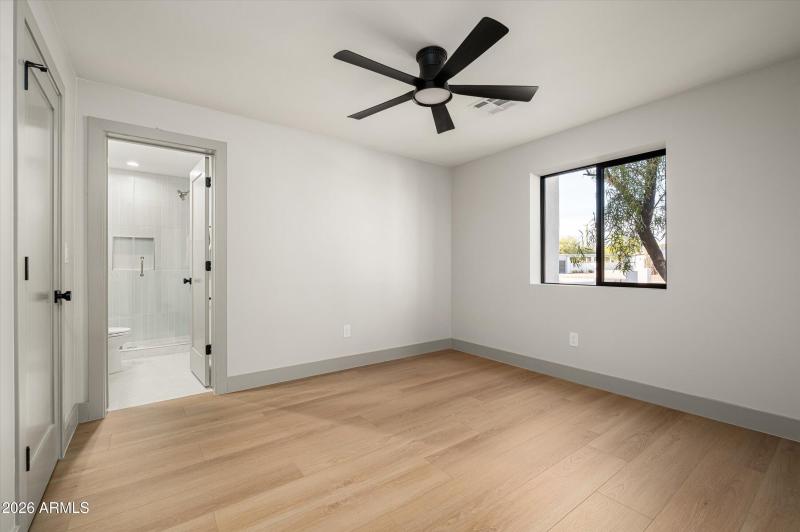 32-7121ELarkspurDr-32