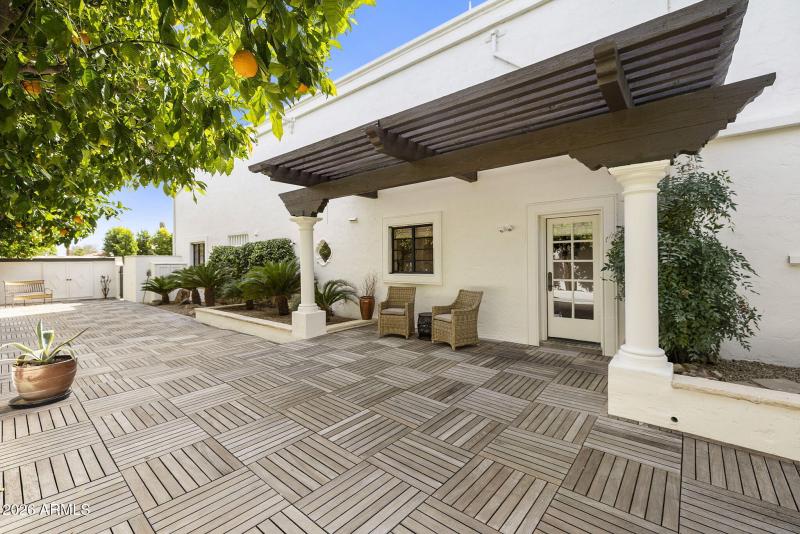 Unique Location, Side Yard