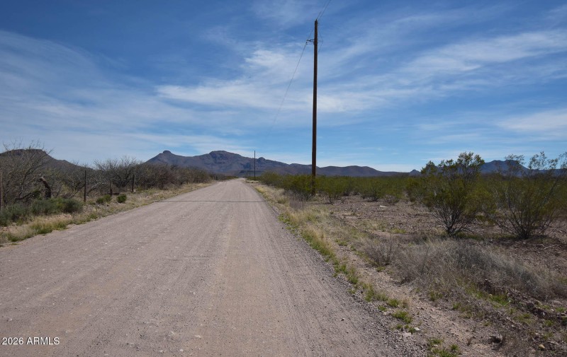 E on Calle Principal