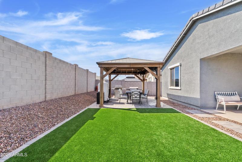 Backyard/Turf/Pergola/Covered Patio