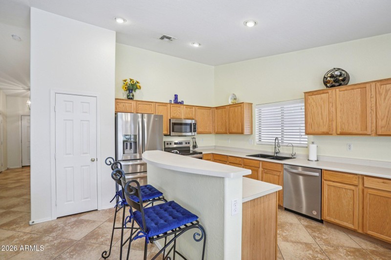 11-web-or-mls-E Aloe Pl-S2702-011