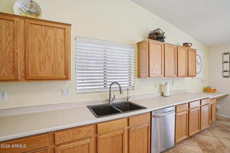 14-web-or-mls-E Aloe Pl-S2702-014