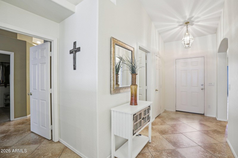 16-web-or-mls-E Aloe Pl-S2702-016