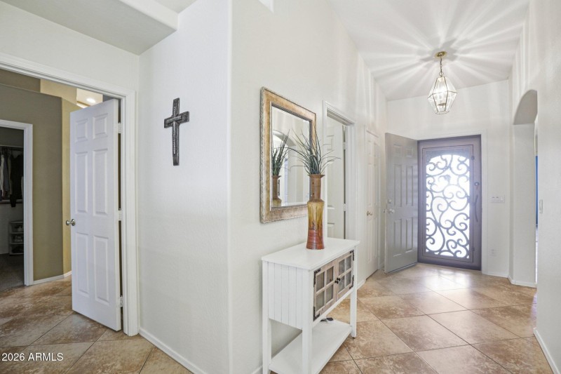 17-web-or-mls-E Aloe Pl-S2702-017