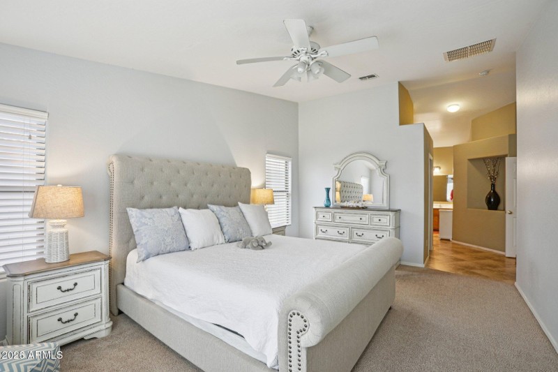 18-web-or-mls-E Aloe Pl-S2702-018