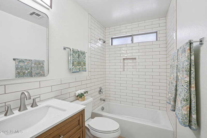 27-web-or-mls-E Aloe Pl-S2702-027