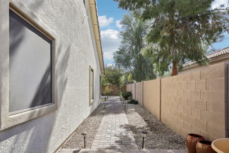 33-web-or-mls-E Aloe Pl-S2702-033