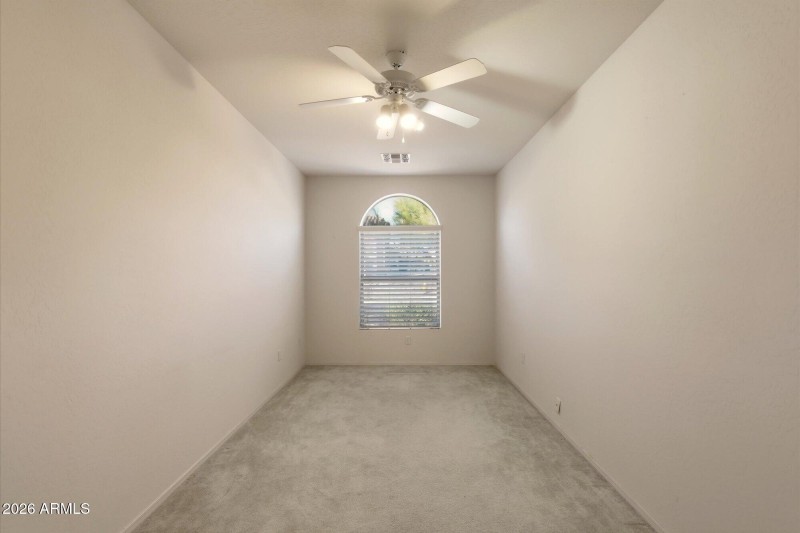 Flex Room w Ceiling Fan & Arched Window