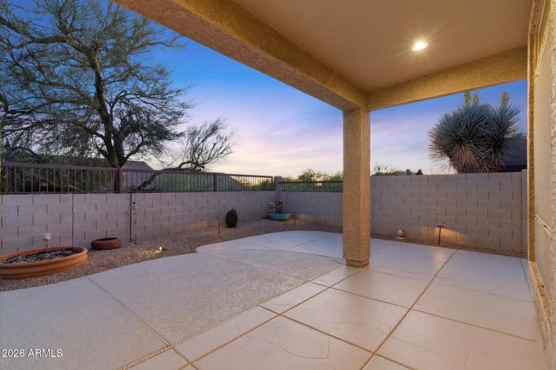 Covered Patio w Private Backyard